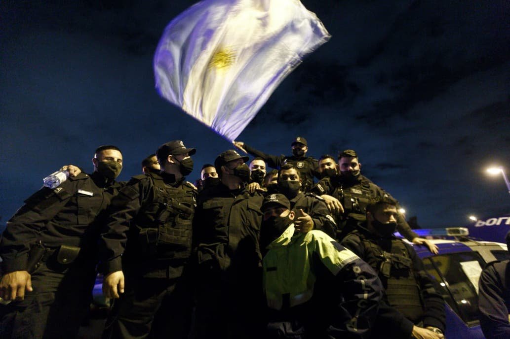 Economia: PROTESTA POLICIAL. LOS INTENDENTES APUNTAN A SERGIO BERNI POR EL CONFLICTO