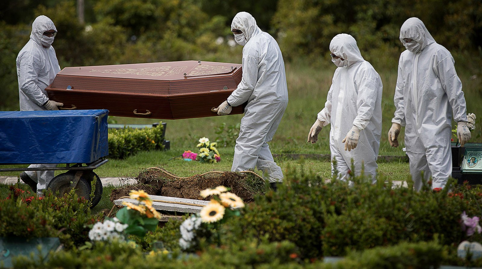 Pandemia: TERCEIRA ONDA DE COVID-19 DEVE ACELERAR MORTES NAS PRÓXIMAS SEMANAS, ALERTAM ESPECIALISTAS