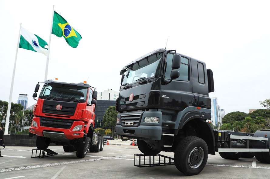 Economia: TATRABRAS APRESENTA CAMINHÕES QUE SERÃO FABRICADOS NO PARANÁ