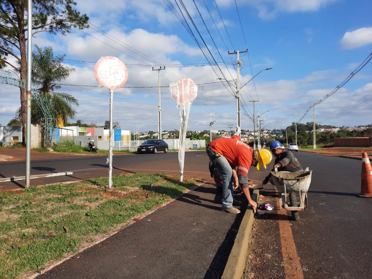 Mobilidade Urbana: CICLOVIA NA AVENIDA ANDRADINA TEM TRABALHOS AVANÇADOS