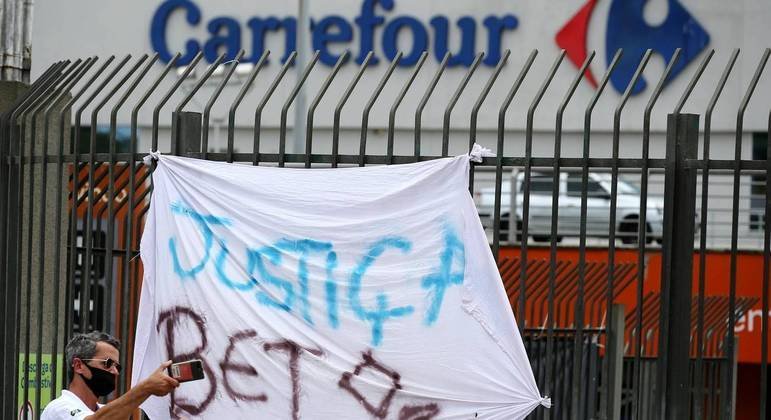 Brasil: CARREFOUR FECHA ACORDO E VAI PAGAR R$ 115 MI POR MORTE DE BETO FREITAS