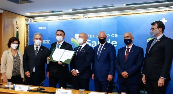 Política: GOVERNO FORMALIZA CONTRATO COM FIOCRUZ PARA VACINA ASTRAZENECA