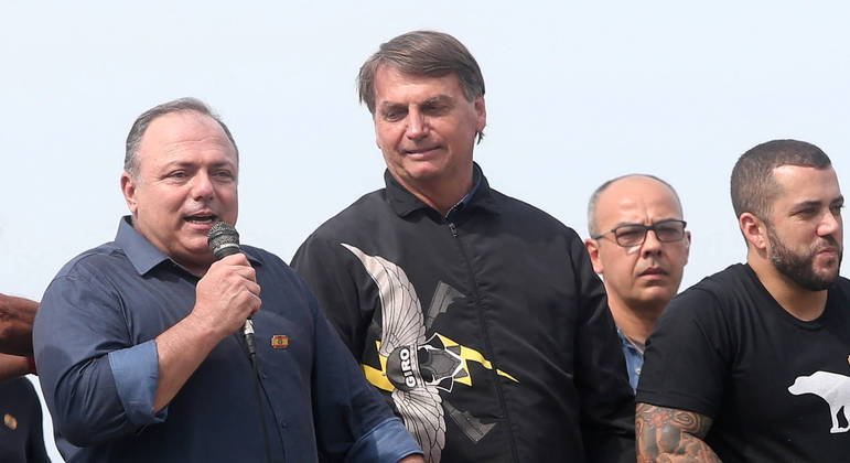 Política: EXÉRCITO DECIDE NÃO PUNIR PAZUELLO POR ATO COM BOLSONARO NO RIO