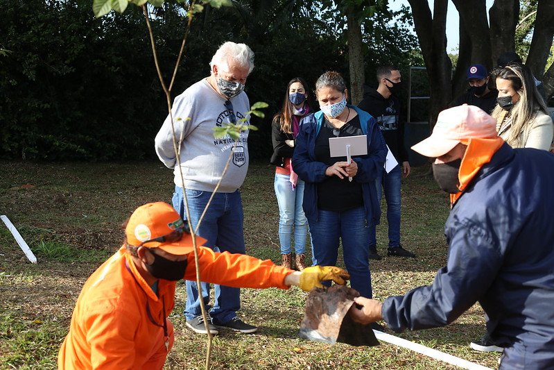 Pandemia: VÍTIMAS DA COVID-19 SÃO HOMENAGEADAS COM PLANTIO DE ÁRVORES NO PARQUE REMADOR