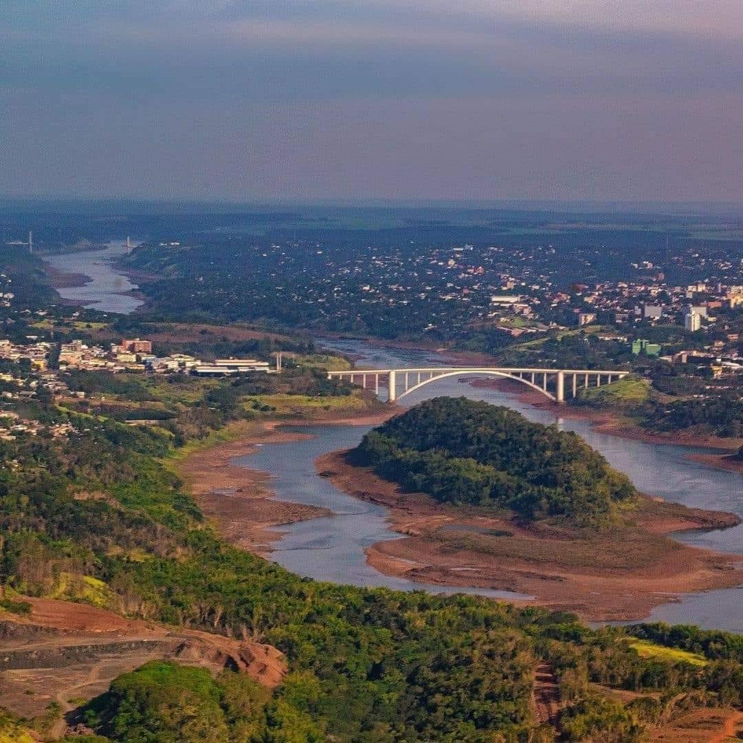 Río Paraná: BAJANTE DE 13M AGUAS ABAJO DE LA CENTRAL ITAIPÚ