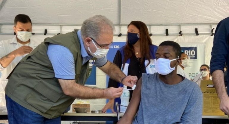 Pandemia: QUEIROGA LAMENTA 500 MIL MORTES E CITA VACINAÇÃO PARA MUDAR CENÁRIO