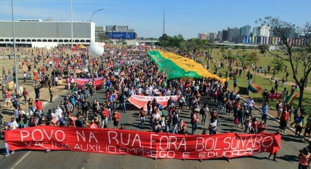 Fuera Bolsonaro: MILES DE BRASILEÑOS SE LANZARON A LAS CALLES A PROPESTAR CONTRA BOLSONARO