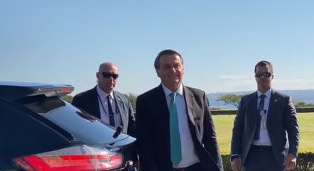 Econonia:  BOLSONARO DIZ QUE PROGRAMA BOLSA FAMÍLIA DEVE PAGAR 50% MAIS