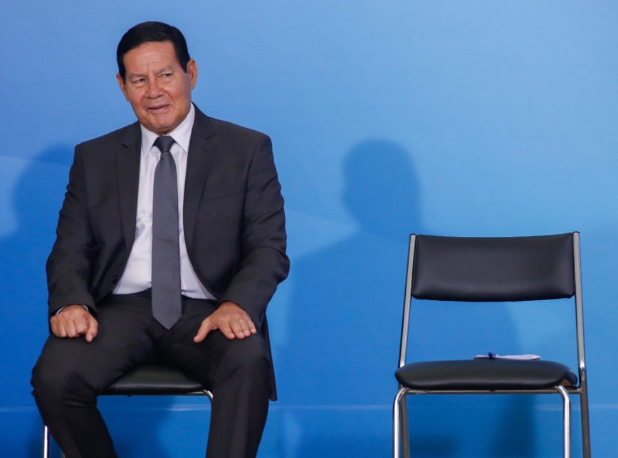 Brasil: PASSAPORTE DE IMUNIDADE “NÃO VAI DAR CERTO” NO PAÍS, DIZ MOURÃO