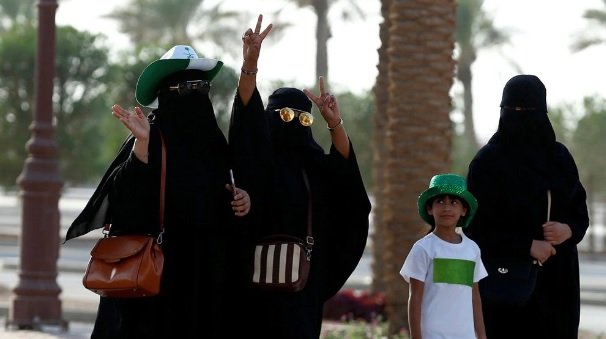 Arábia Saudita: MUJERES ADULTAS YÁ PUEDAN VIVIR SOLAS SIN LA AUTORIZACIÓN DE UN TUTOR MASCULINO