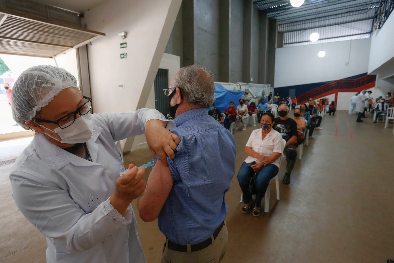 Vacinação: BRASIL APLICOU 1ª DOSE DE VACINA EM MAIS DA METADE DA POPULAÇÃO ADULTA