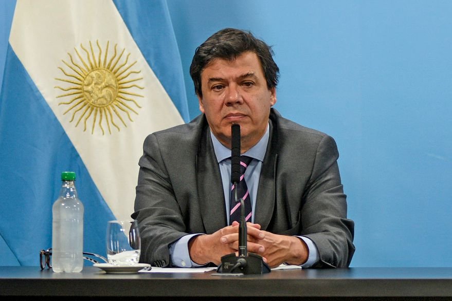 Escalada Inflacionaria: ARGENTINA. POR LA INFLACIÓN, EL GOBIERNO SUBE POR DECRETO EL SALARIO MÍNIMO A $29.160