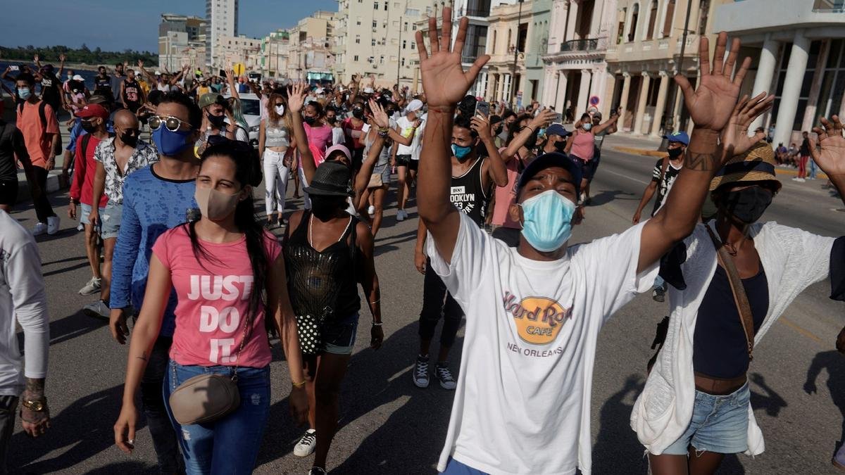 Ditadura: PROTESTOS DE CUBA TIVERAM GRANDE ADESÃO DE JOVENS, DEVIDO ÀS REDES SOCIAIS