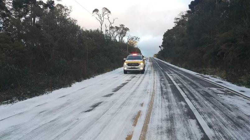 Clima: PISTAS SÃO INTERDITADAS APÓS CONGELAMENTO EM SC; VEJA IMAGENS DO FRIO PELO PAÍS