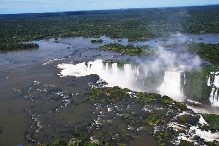 Terra das Cataratas: VACINAÇÃO PODE TORNAR FOZ DO IGUAÇU UM DOS DESTINOS MAIS SEGUROS DO BRASIL