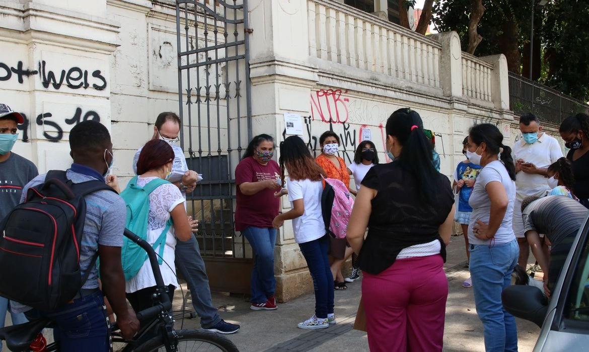 Educação: AULAS PRESENCIAIS EM ESCOLAS E UNIVERSIDADES RECOMEÇAM EM AGOSTO