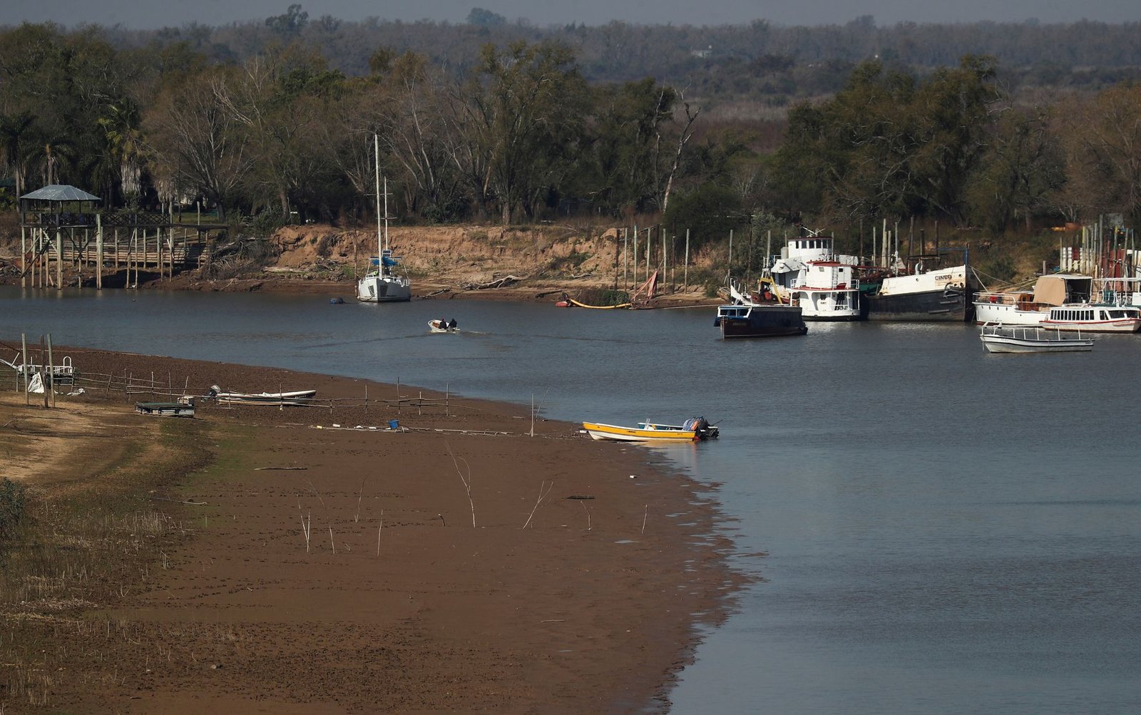 Fronteira: MENOR VAZÃO DO RIO PARANÁ EM 70 ANOS LEVA A ARGENTINA À EMERGÊNCIA HÍDRICA