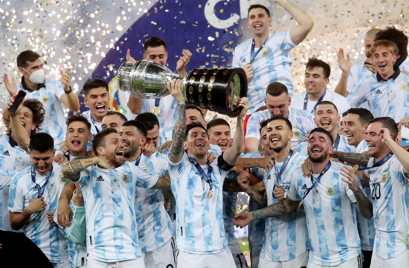 Futebol: ARGENTINA DESTRONA O BRASIL NO MARACANÃ E É CAMPEÃ DA COPA AMÉRICA