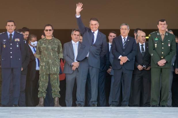 Desfile: BOLSONARO PARTICIPA DE EXIBIÇÃO DE COMBOIO MILITAR EM BRASÍLIA