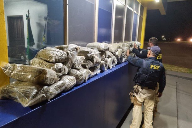 Narcotráfico: POLÍCIA RODOVIÁRIA FEDERAL APREENDE 59 KG DE SKUNK EM SANTA TEREZINHA DE ITAIPU