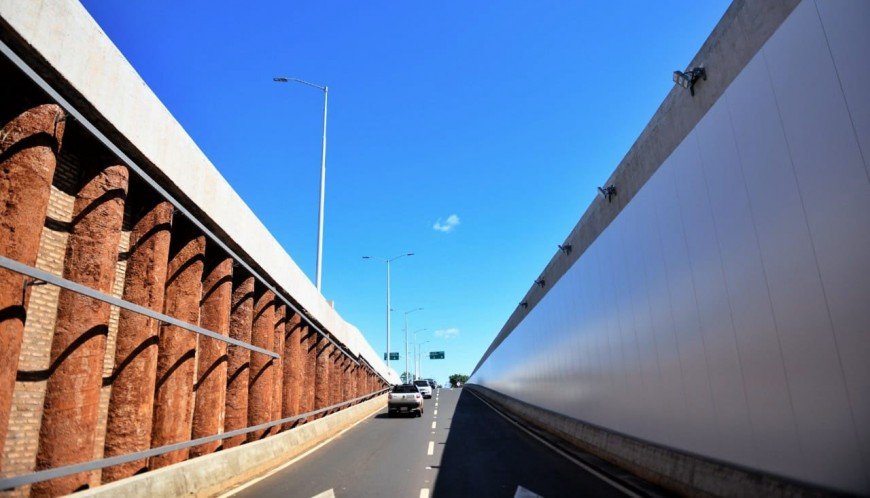 Frontera: PARAGUAY. MULTIVIADUCTO CDE, MONTAN PANTALLAS DE PILOTES DE SEGURIDAD Y ESTÉTICA