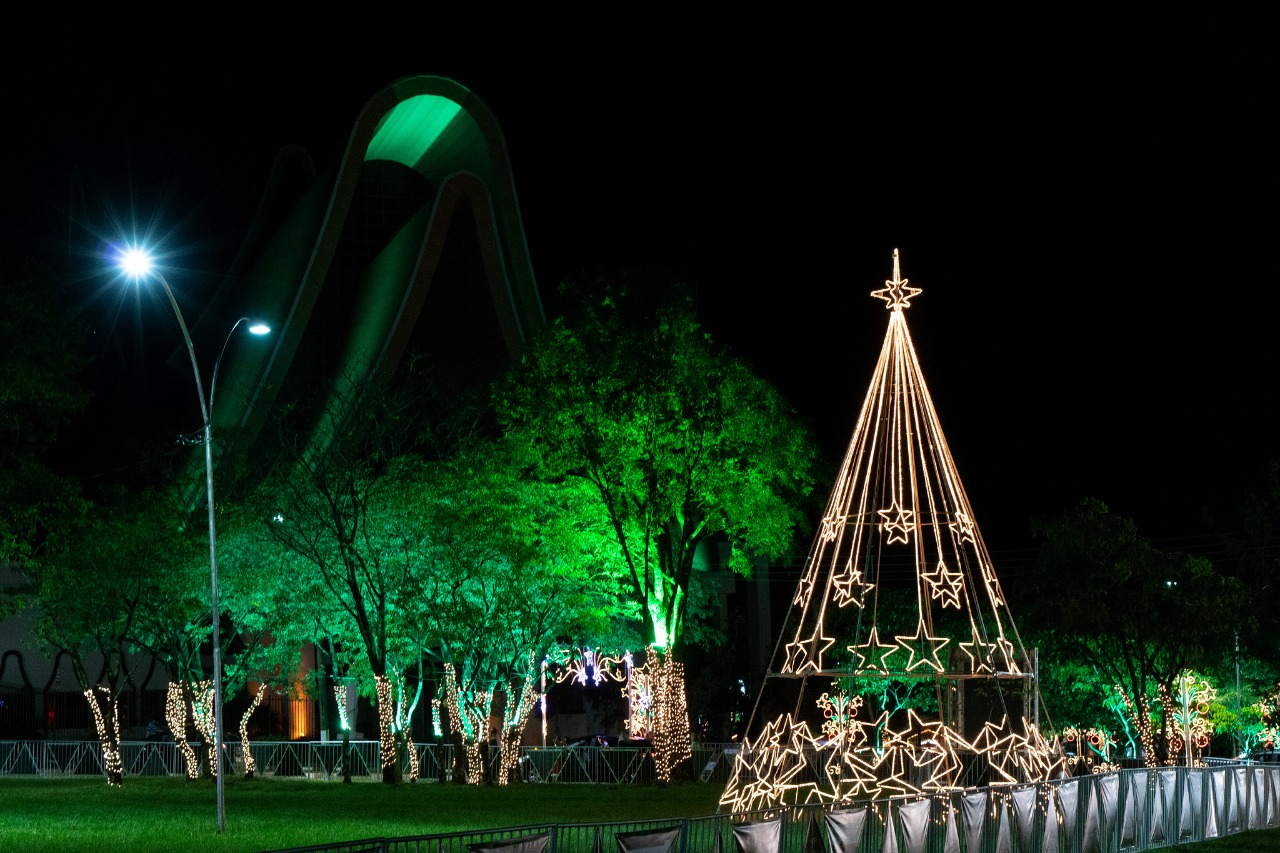 Foz do Iguaçu: NATAL DE ÁGUAS E LUZES DA CIDADE ABRE PROCESSO PARA RECEBER PROPOSTAS DE DECORAÇÃO E ILUMINAÇÃO