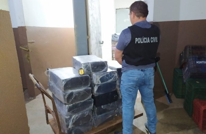 Foz do Iguaçu: POLÍCIA CIVIL PRENDE TRÊS PESSOAS COM 300KG DE MACONHA