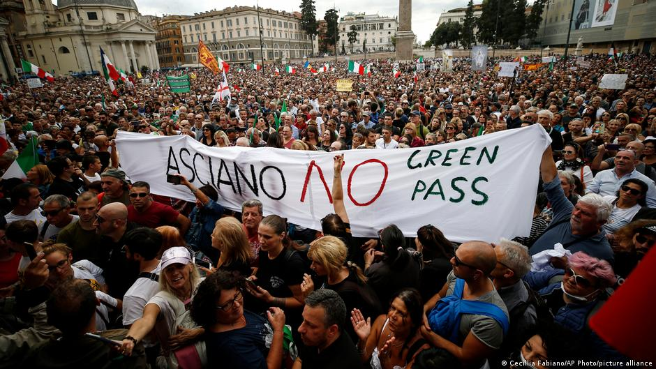 Pandemia: POLÍCIA REPRIME PROTESTO CONTRA PASSAPORTE SANITÁRIO EM ROMA