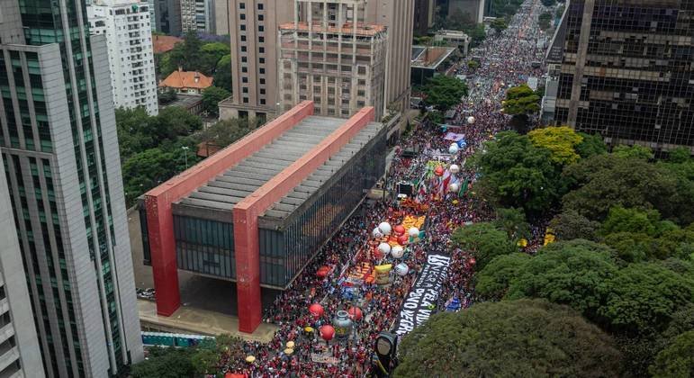 Brasil: PRESIDENTE BOLSONARO IRONIZA MANIFESTAÇÕES CONTRA O GOVERNO