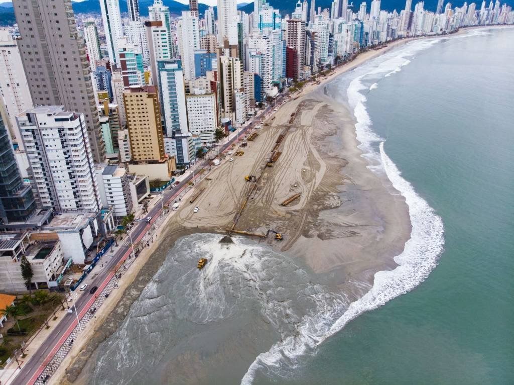 Turismo: APÓS BALNEÁRIO CAMBORIÚ, MATINHOS (PR) TAMBÉM AMPLIARÁ PRAIA E GERA POLÊMICA