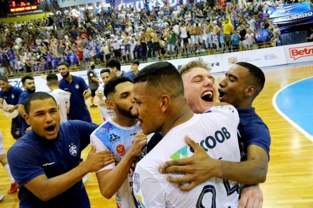 Foz Cataratas Futsal: DOMINGO É DIA DE SEMIFINAL NO CALDEIRÃO AZUL