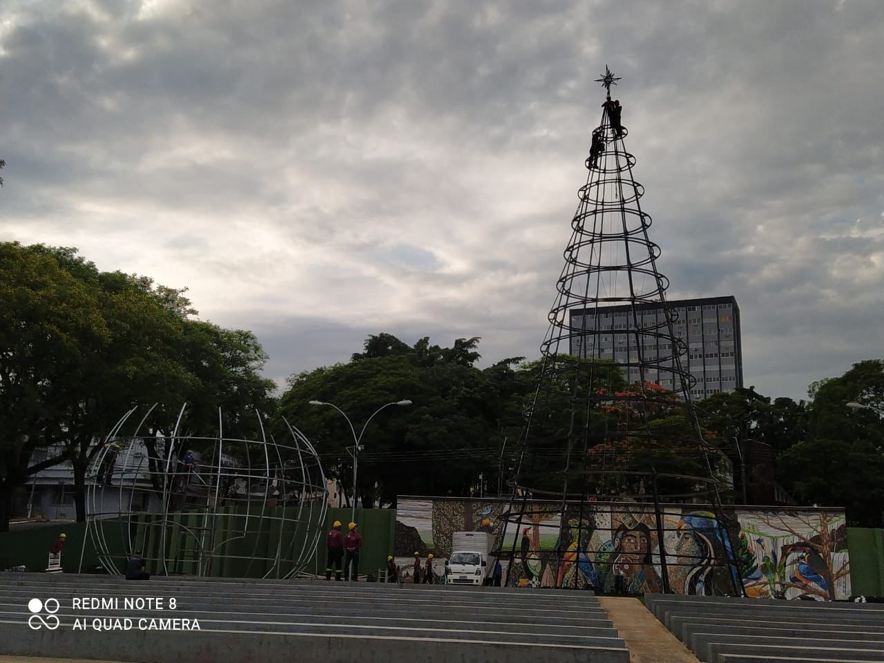 Foz do Iguaçu: COMEÇA MONTAGEM DO NATAL DE ÁGUAS E LUZES DA CIDADE