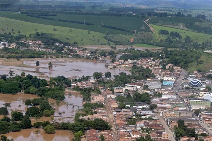 Tragédia: CHUVAS AFETAM MAIS DE 430 MIL PESSOAS, DEIXAM 16 MIL DESABRIGADOS E 18 MORTOS