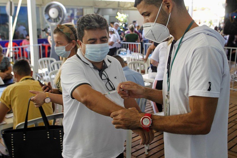 Foz do Iguaçu: SAÚDE CONVOCA PESSOAS QUE ESTÃO COM SEGUNDA DOSE CONTRA COVID EM ATRASO