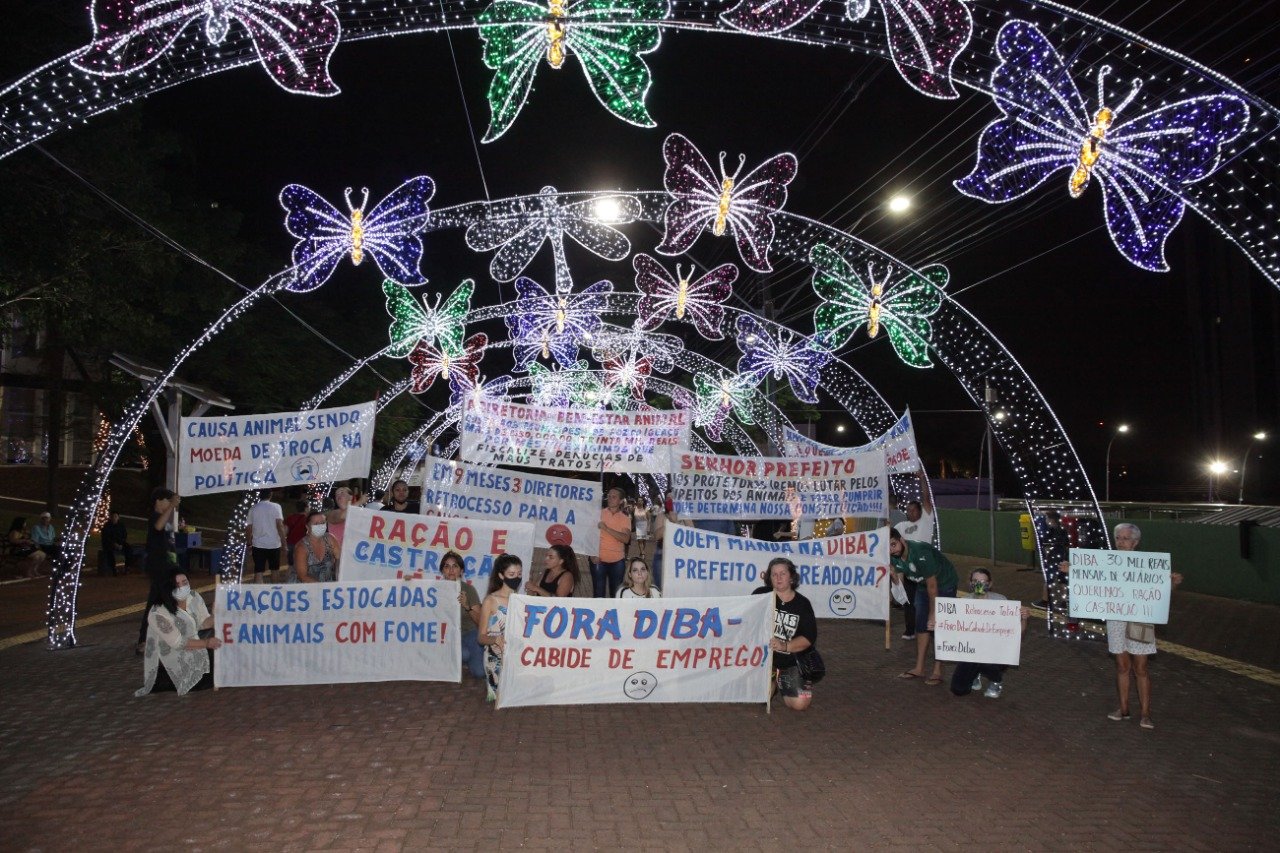 Foz do Iguaçu: PROTETORES SE MANIFESTAM EM PROL DA CAUSA ANIMAL