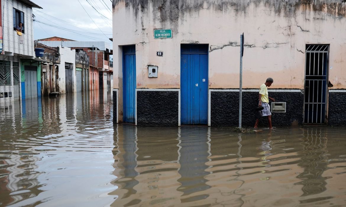 Política: PRESIDENTE DA CÂMARA DEFENDE FUNDO EMERGENCIAL PARA CATÁSTROFES