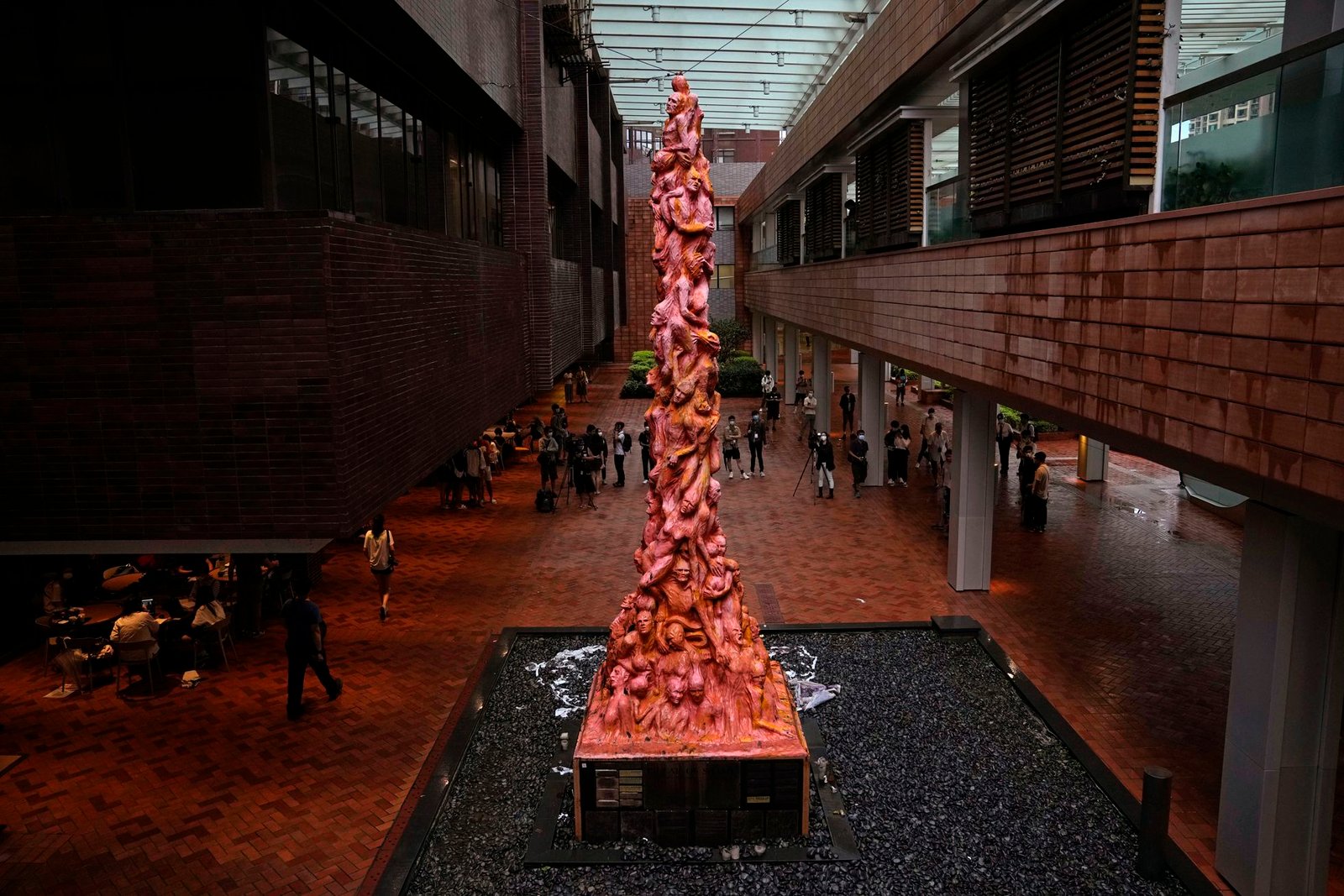 Escultura: UNIVERSIDAD DE HONG KONG RETIRA MONUMENTO EN MEMORIA DE LAS VÍCTIMAS DE TIANANMEN