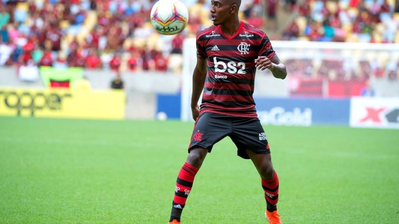 Fatalidade: LATERAL DO FLAMENGO SE ENVOLVE EM ACIDENTE DE TRÂNSITO COM VÍTIMA FATAL