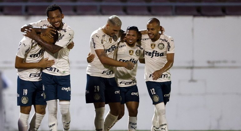 Futebol: PALMEIRAS VOLTA AO PAULISTÃO VENCENDO A FERROVIÁRIA FORA DE CASA