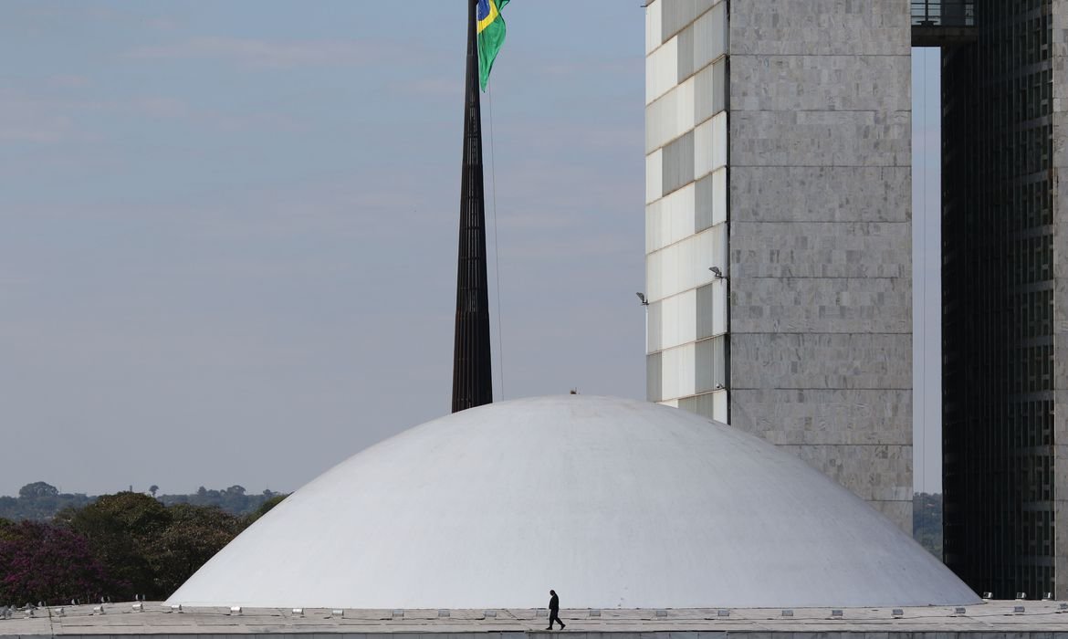 No Senado: PROJETO QUE REGULA MERCADO DE CARBONO É APRESENTADO