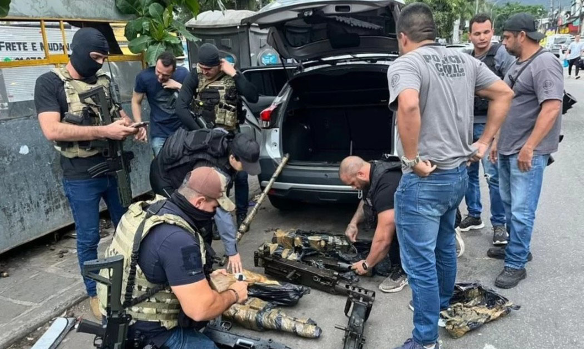 Segurança: POLÍCIA DO RIO RECUPERA 8 DE 21 ARMAS FURTADAS DO EXÉRCITO EM BARUERI