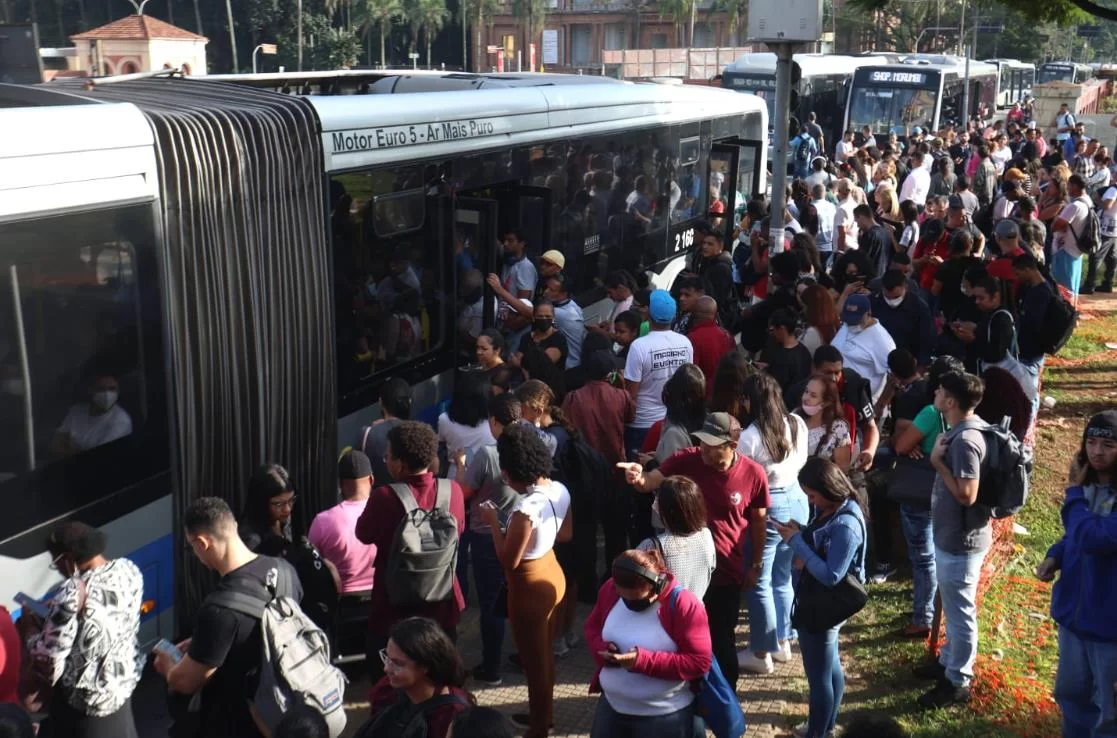 Entenda: COM GREVES DE METRÔ E CPTM MANTIDAS, SP DEVE TER 3ª FEIRA DE CAOS