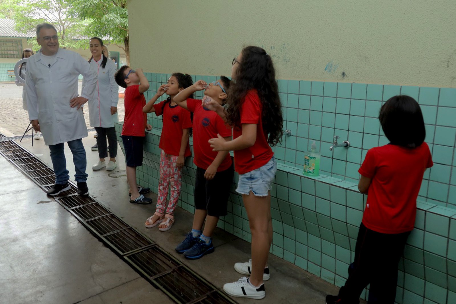 Cuidados: PROGRAMA DE SAÚDE BUCAL NAS ESCOLAS JÁ REALIZOU MAIS DE VINTE MIL BOCHECHOS COM FLÚOR EM 2023