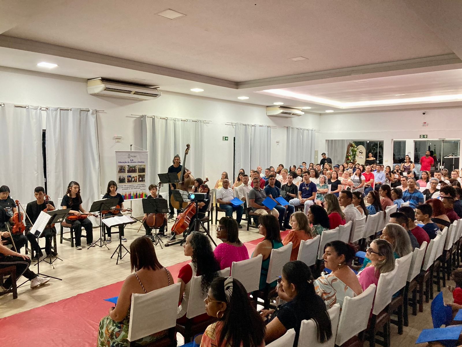 FORMATURA DO EJA É CELEBRADA COM MUITA EMOÇÃO PELA GESTÃO E ALUNOS DO PROGRAMA