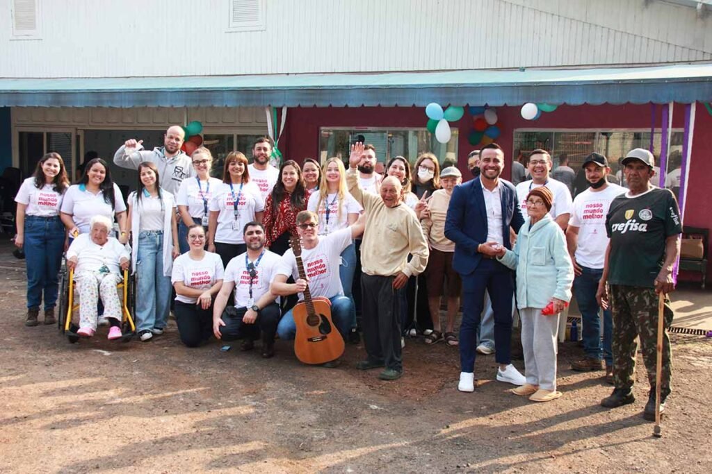 Dia Especial: FUNCIONÁRIOS DOS AEROPORTOS DE NAVEGANTES E FOZ DO IGUAÇU VISITAM CASAS DE REPOUSO