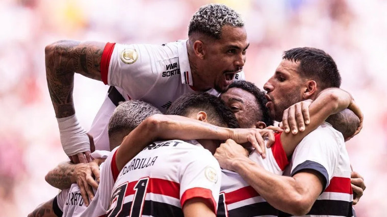 Com dois a Mais: SÃO PAULO VENCE E COMPLICA CORINTHIANS NO CAMPEONATO BRASILEIRO