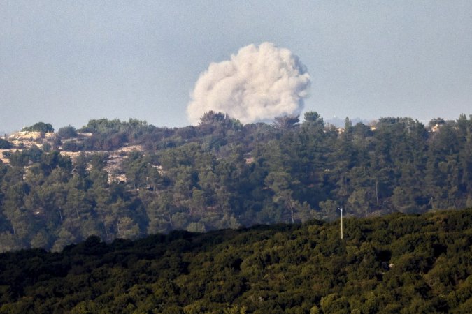 Guerra: ISRAEL ADMITE QUE TANQUE INVADIU BASE DA MISSÃO DE PAZ DA ONU NO SUL DO LÍBANO